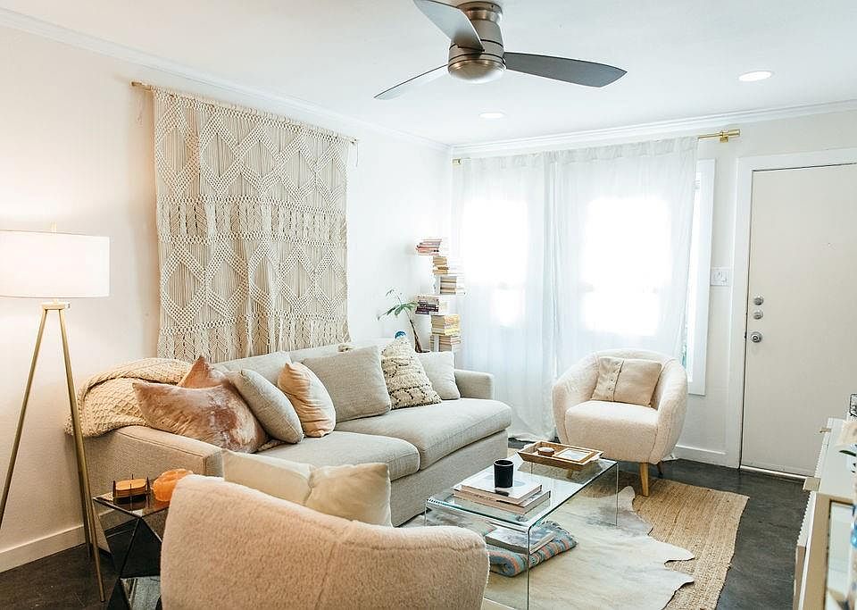 1st image of 300 Crockett St APT 105