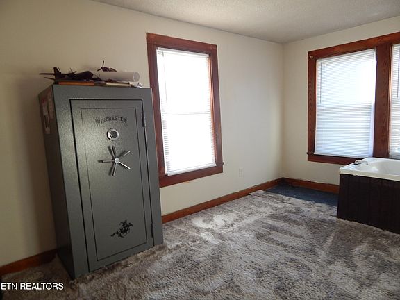 5th image of 1222 Forest Ave