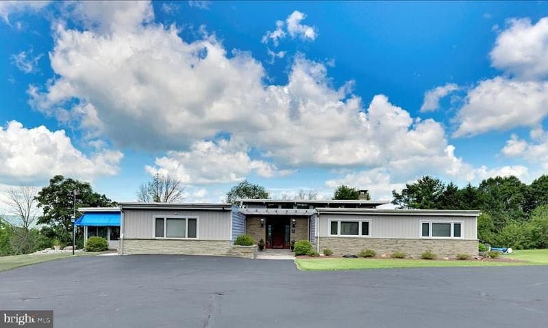 1st image of 424 Moonhill Dr