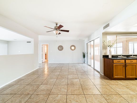 3rd image of 5003 W Mercer Ln