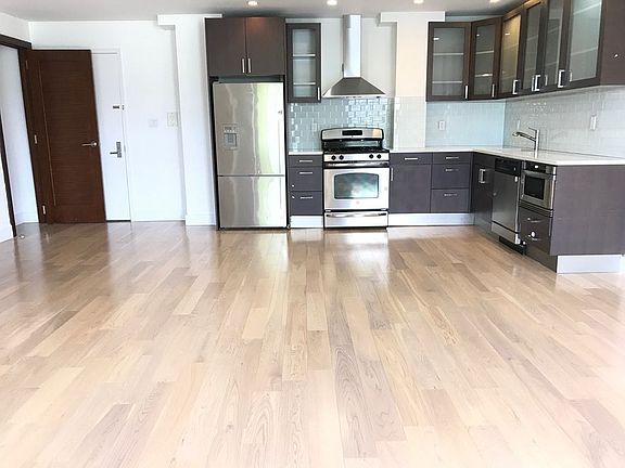4th image of 3101 Vernon Blvd APT 302