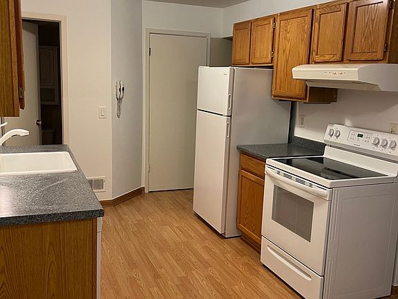 4th image of 282 Lake Village Dr