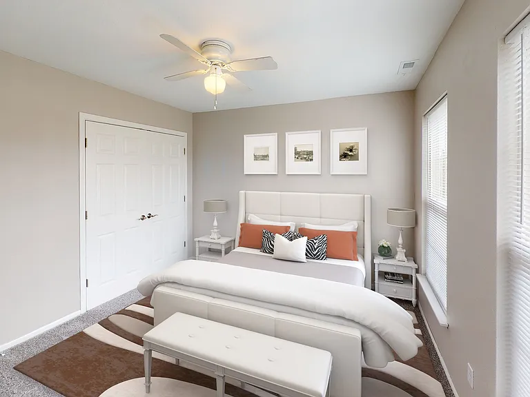 Owens Lake Commons Apartments & Townhomes — Photo 56