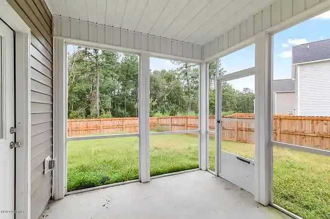 518 Everett Glades — Photo 32