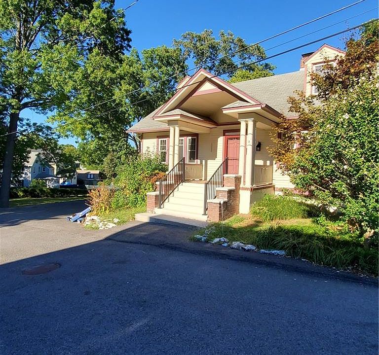 1st image of 10 Colonial Pl