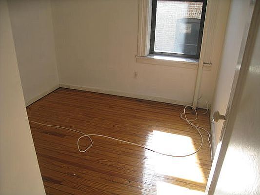 3rd image of 31-34 30th St #2LEFT