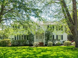 12 Meetinghouse Ln, Milton, MA 02186