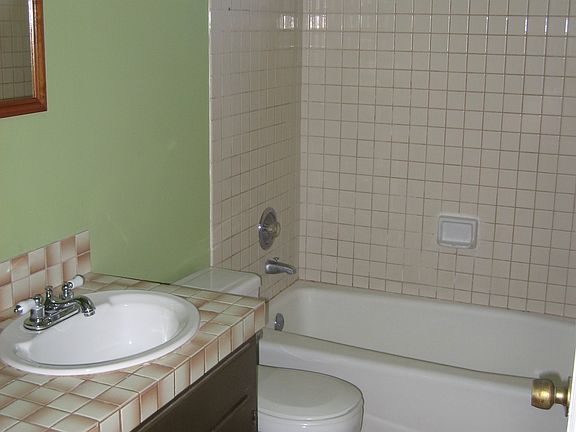 5th image of 844 Beryl St #A