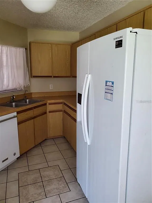 3 bed, 2.0 bath, 1129 sqft, $1,650 — Photo 4