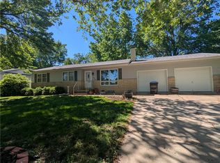 203 Pawnee St, Hiawatha, KS 66434
