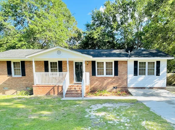 909 Meadow Dr, Lugoff, SC 29078