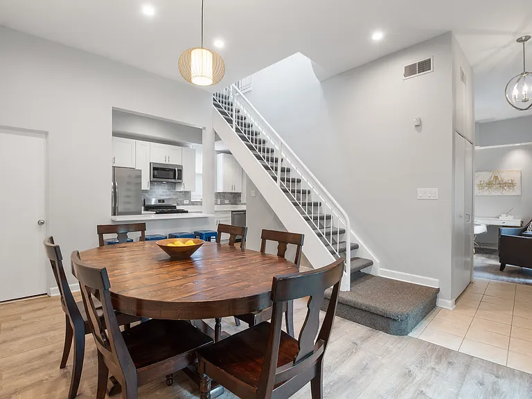 419 W Oakdale Ave #CH — Photo 7