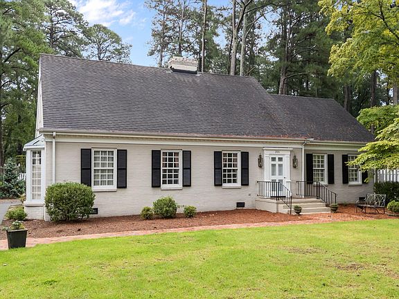 3rd image of 206 Brentwood Drive N