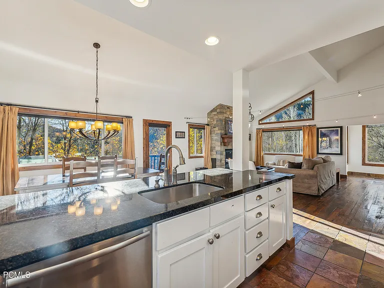 7240 Buckboard Dr — Photo 19