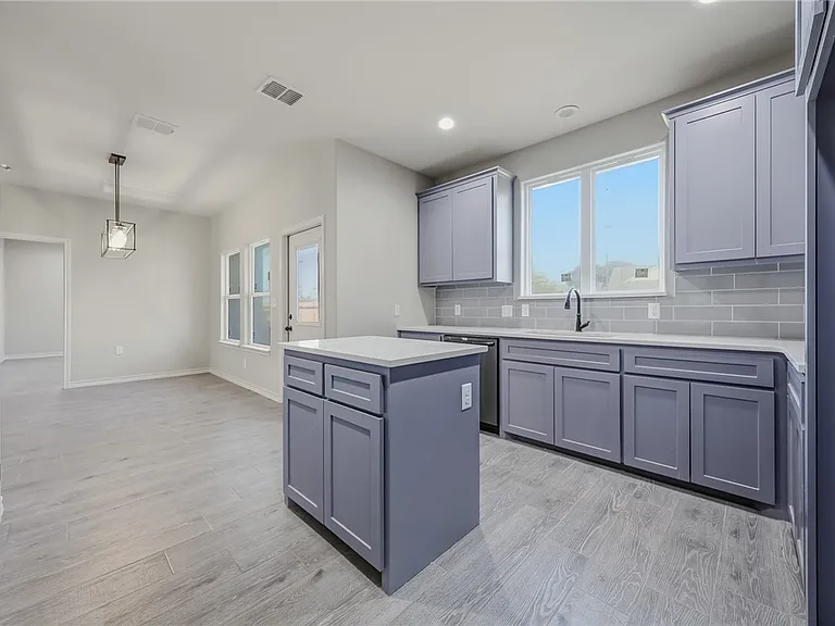 714 Mereet Dr — Photo 11