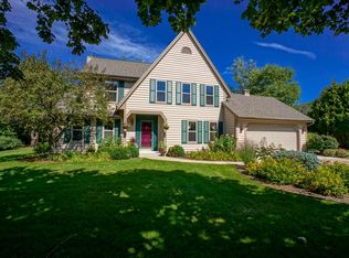 W276N2618 Lily Ct E, Pewaukee, WI 53072