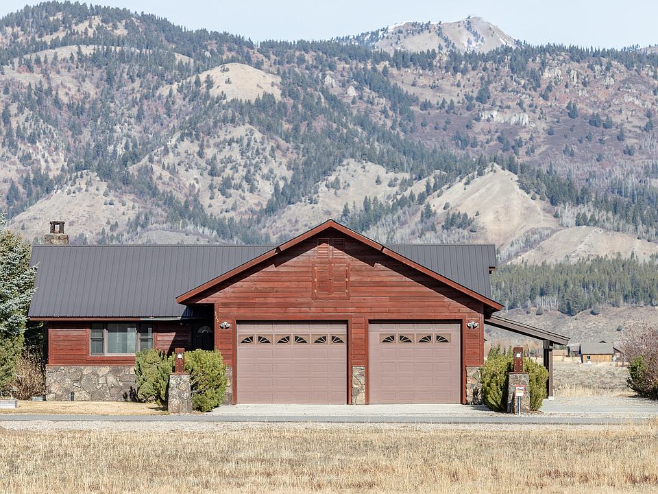 1st image of 325 Snake River Dr