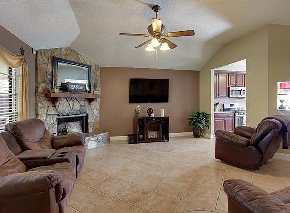2nd image of 2838 Laurie Ln
