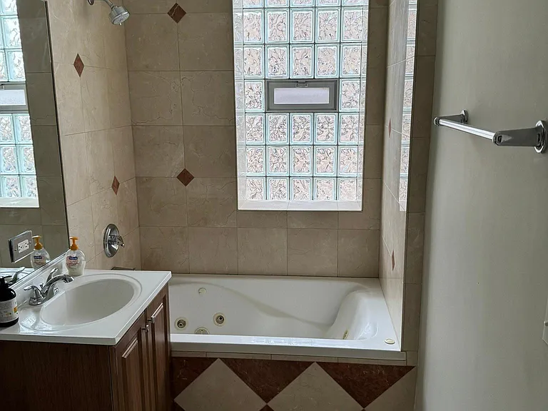 3110 W Belle Plaine Ave #2 — Photo 6