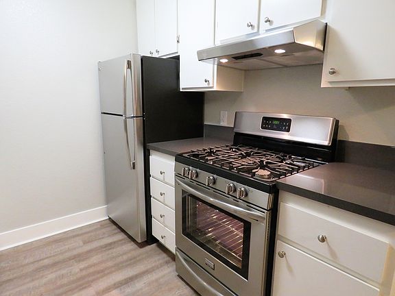 3rd image of 2209 Judson St APT 33B
