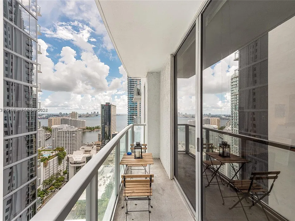1050 Brickell Ave #1812