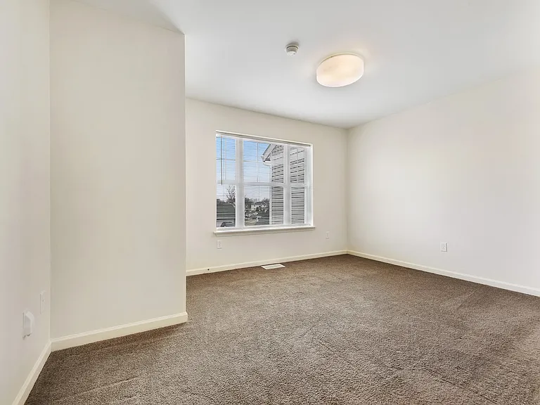 Creekwood Apartments — Photo 16