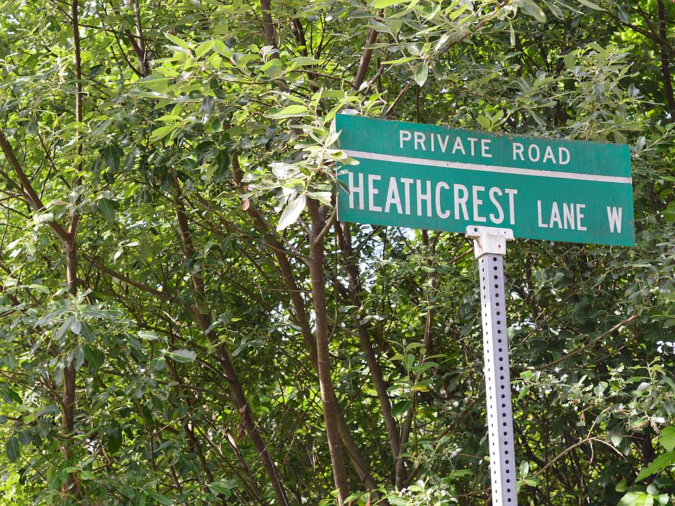 2nd image of 733 Heathcrest Ln W