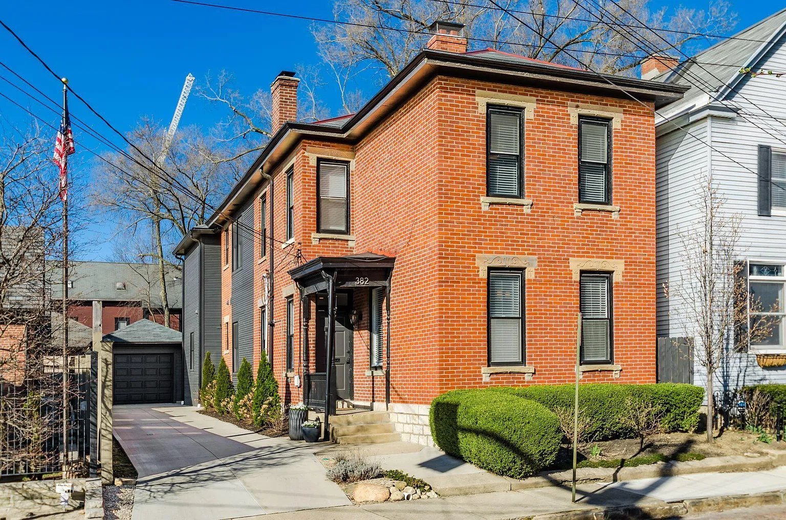 382 E Beck St photo 1