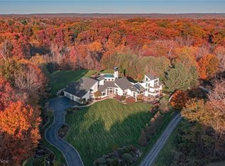 70 Basswood Ln, Moreland Hills, OH 44022