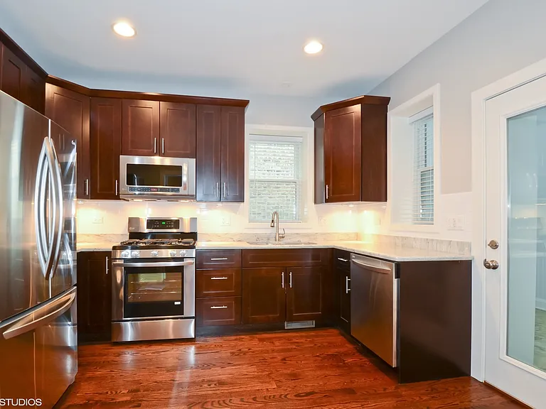 4522 N Artesian Ave #1 — Photo 3