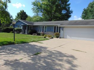 902 Kent Dr, Champaign, IL 61821