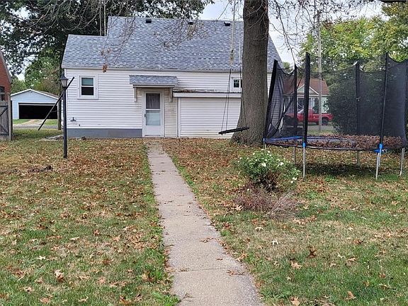3rd image of 318 S Douglas St