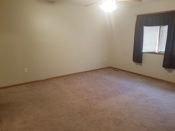 4th image of 1708 Doreen St
