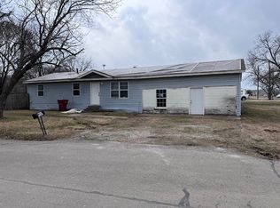 1203 Evans St, Bonham, TX 75418