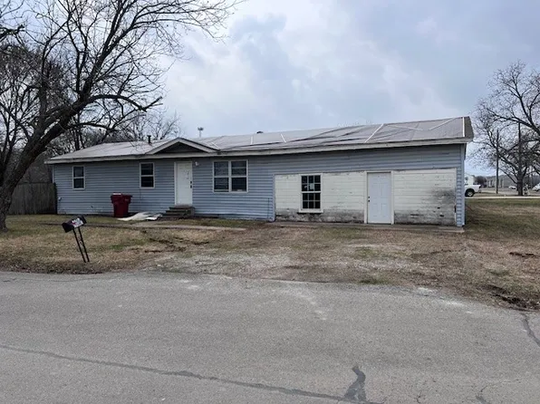 1203 Evans St, Bonham, TX 75418