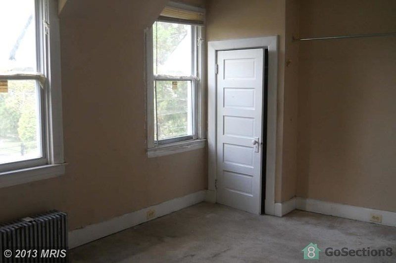 2nd image of 4015 Ridgewood Ave