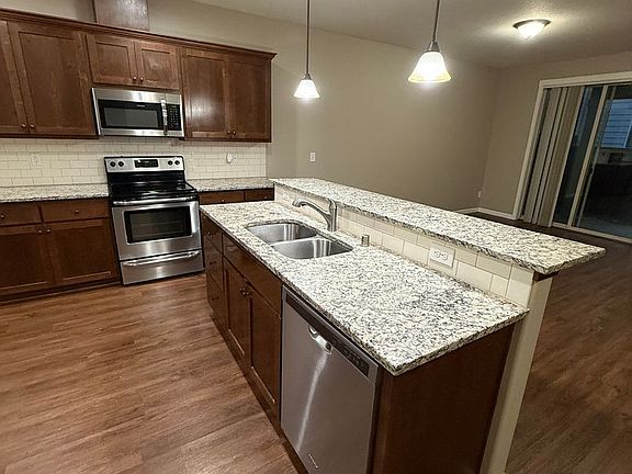 4th image of 2604 NE 131st Ct
