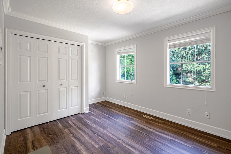 Surrey House for rent - 8 Bedrooms — photo 23