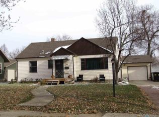 910 N Spring St, Luverne, MN 56156