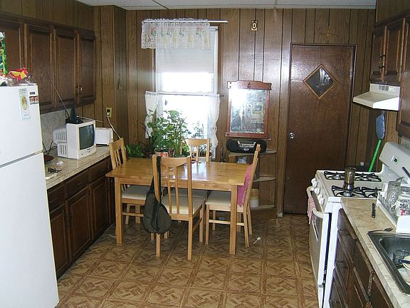 Eat In Kitchen