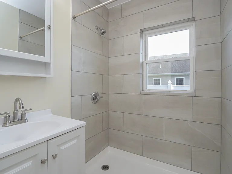 321 Montcalm St #R — Photo 24
