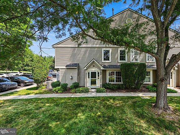 3rd image of 1303 Black Walnut Dr #1303