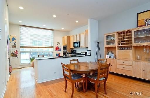 4th image of 2928 N Wood St Unit D
