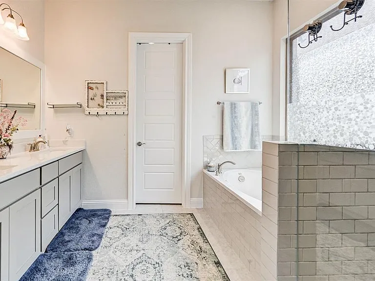 4221 Davis Oak Dr — Photo 15