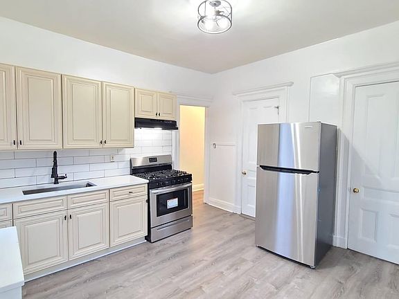 4th image of 40 Point St Floor 2
