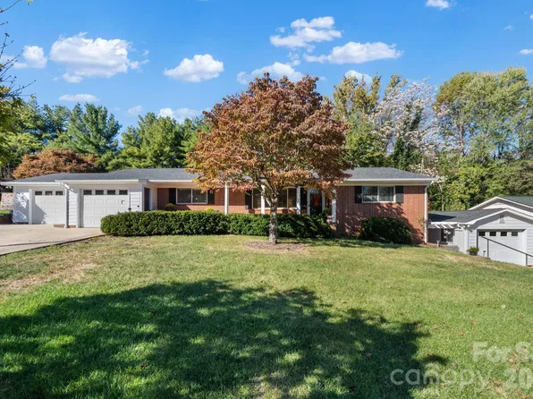 111 Eastwood Park Dr SE, Lenoir, NC 28645