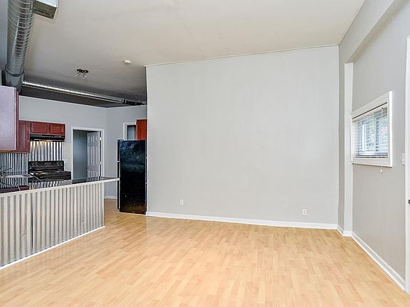 5th image of 5411 Lansdowne Ave