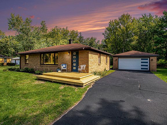 4th image of 4001 Meadow Ln