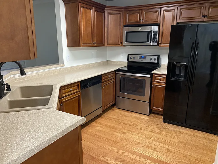 1060 Somerset Springs Dr — Photo 3