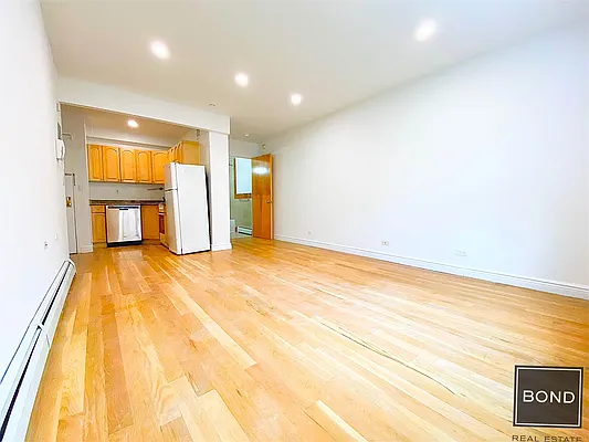 Rented by Bond New York | media 17